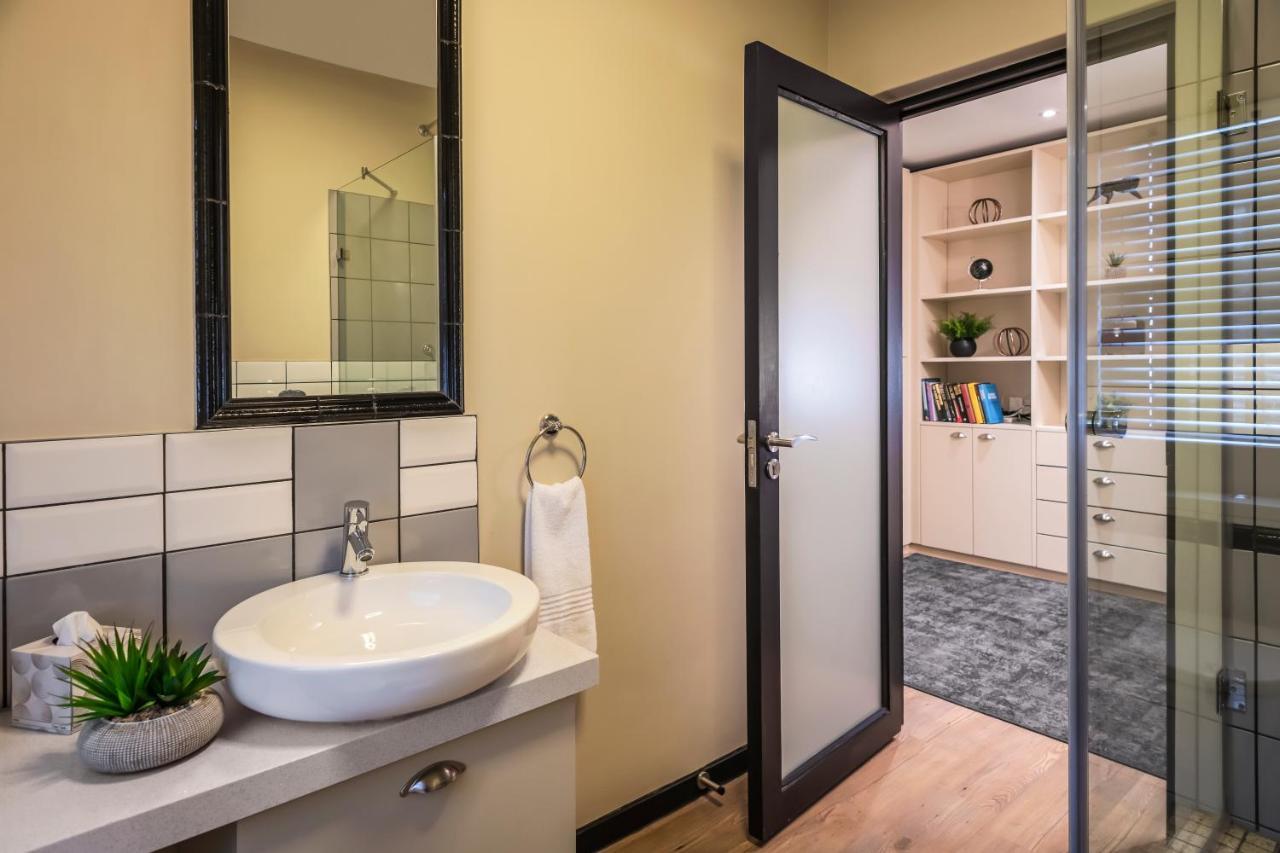 Apartment Cag The Vantage Rosebank Johannesburg